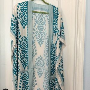 Elegant Teal and White Patterned Kimono